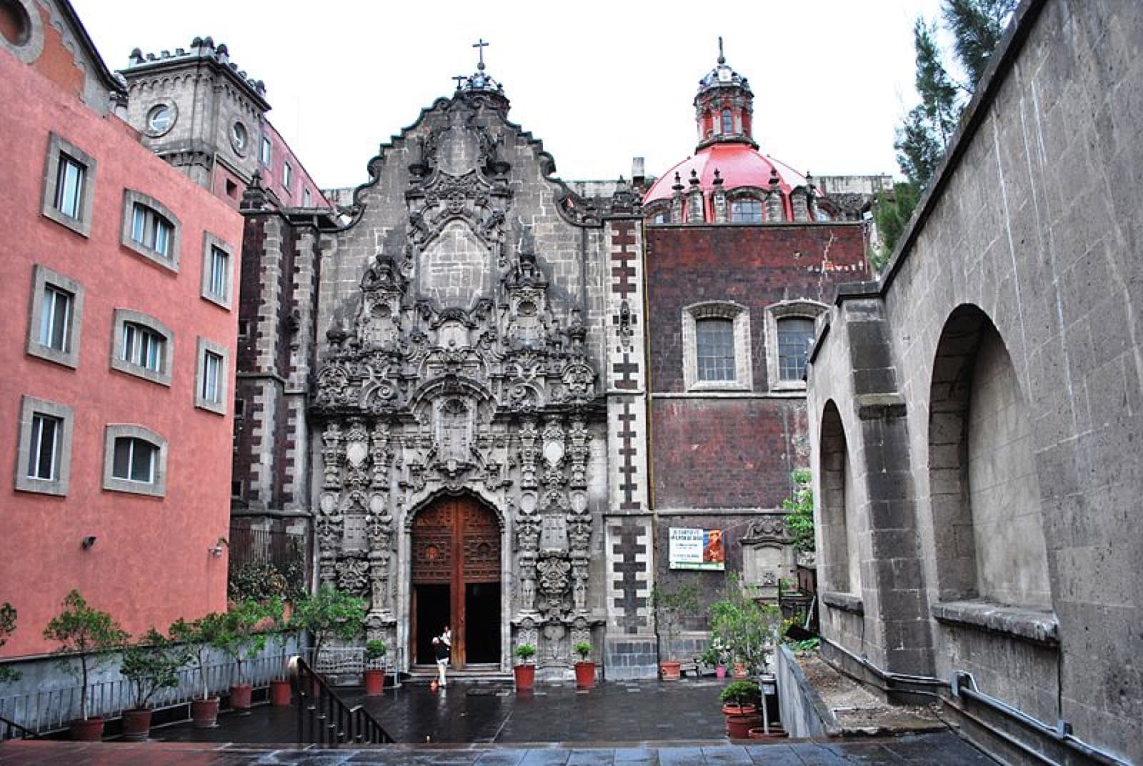 Fragmento del Convento de San Francisco en calle Madero