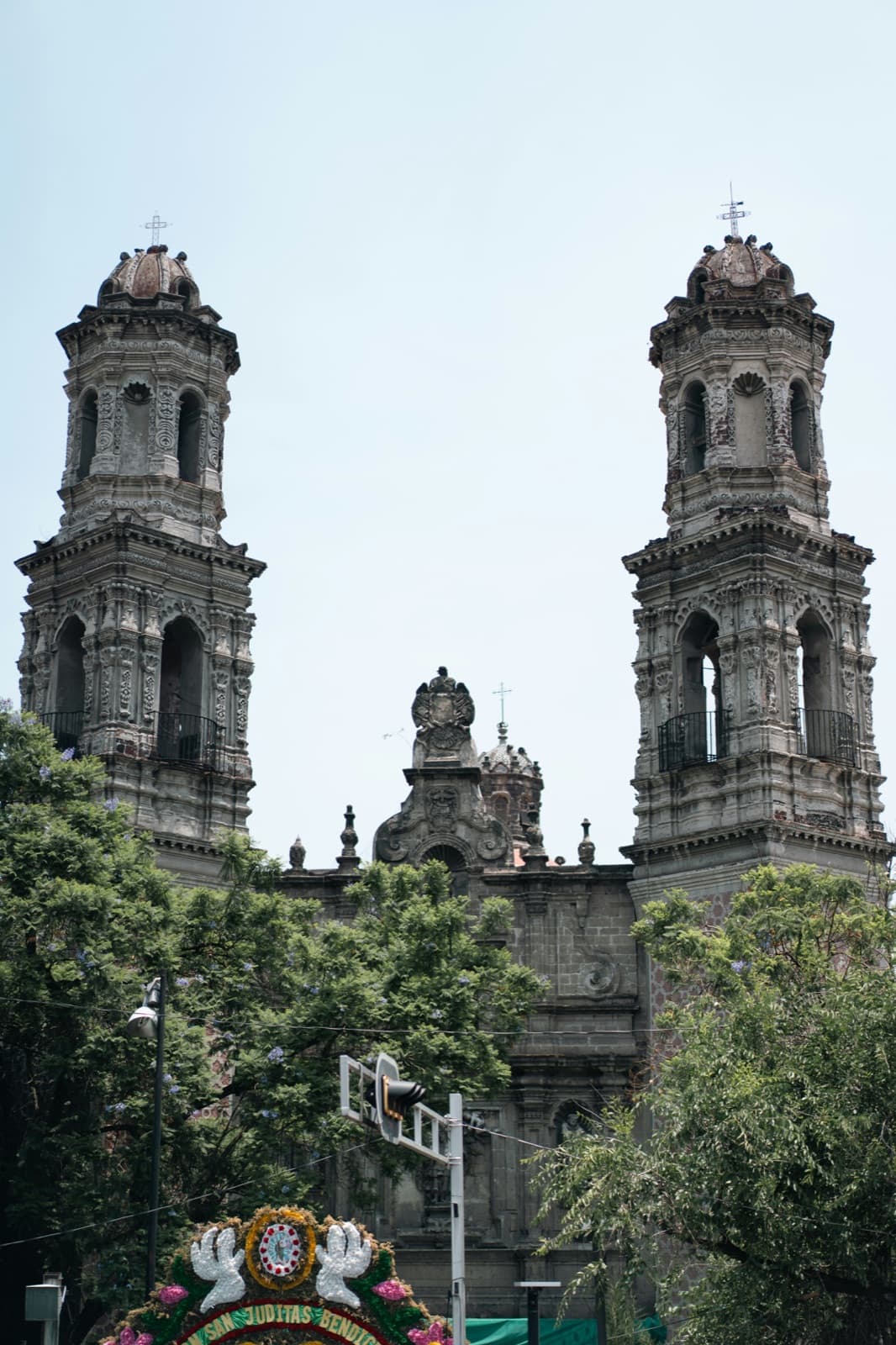 Iglesia de San Hipólito en la avenida Hidalgo