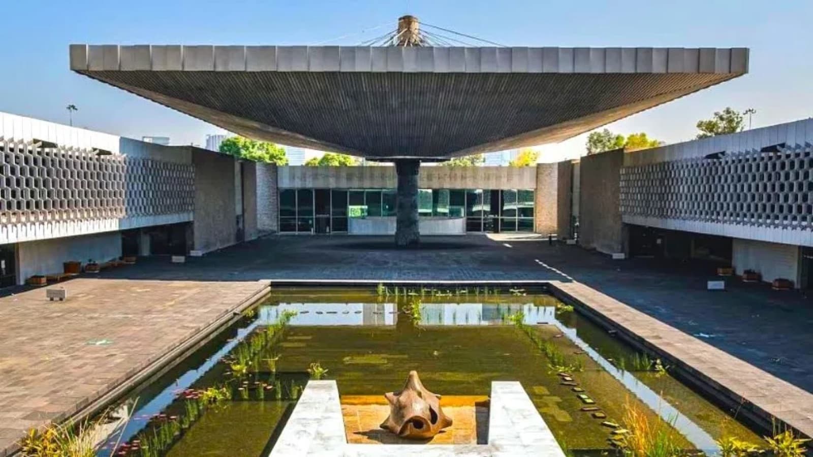 Patio del Museo Nacional de Antropología