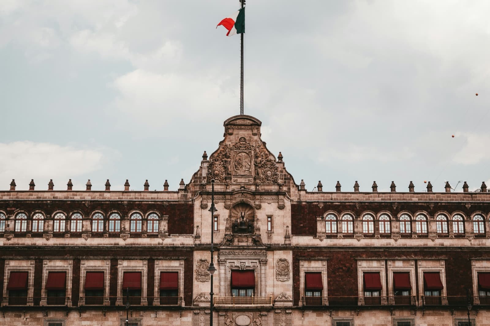 Fachada del Palacio Nacional en el Zócalo