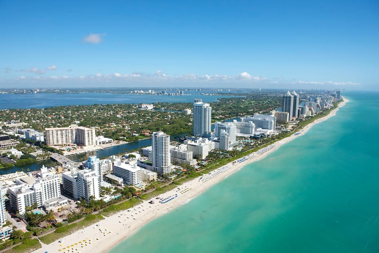 Vista aérea de Miami Beach y su costa