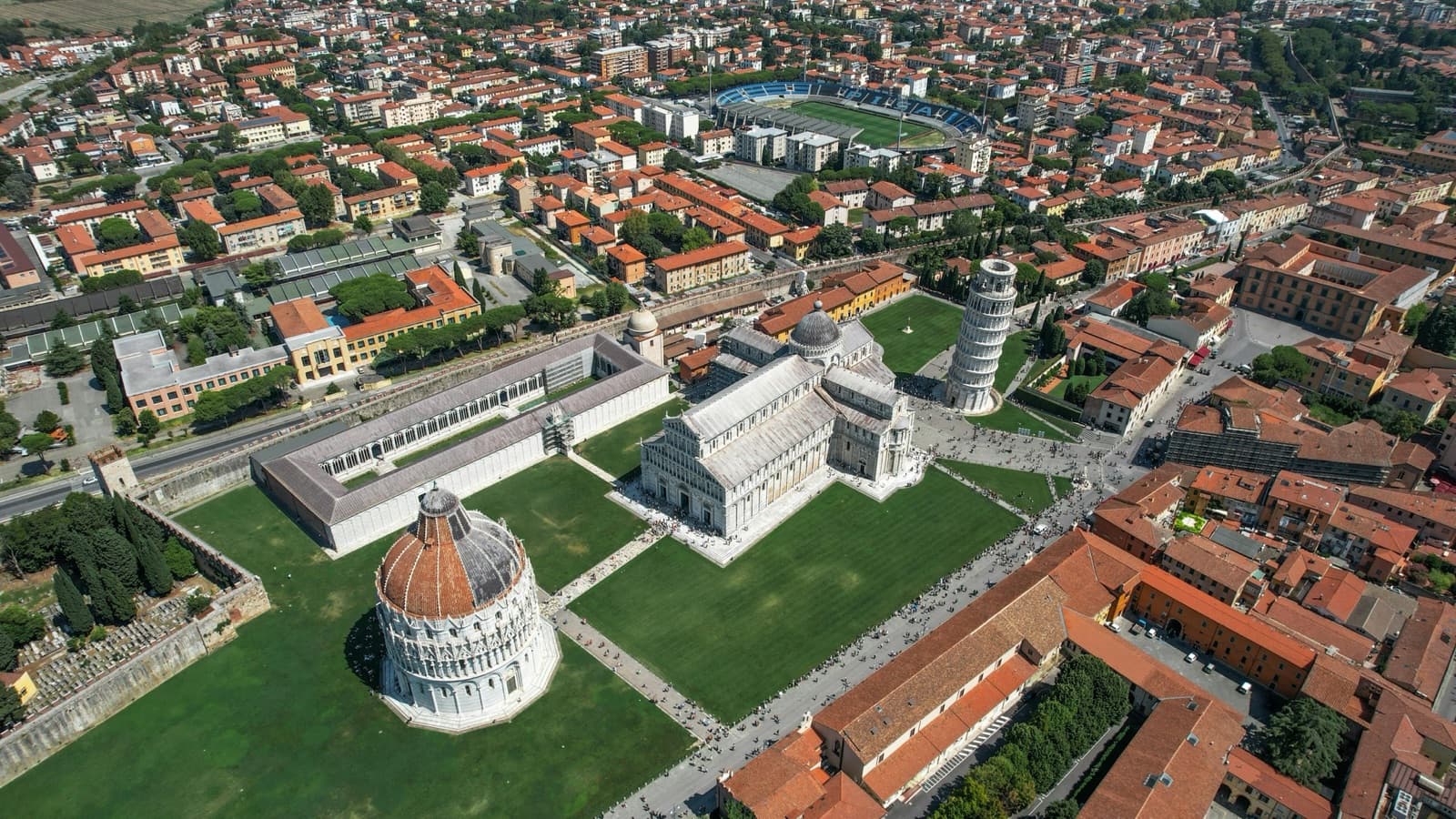 Campo dei Miracoli con la Torre, el Duomo y el Baptisterio