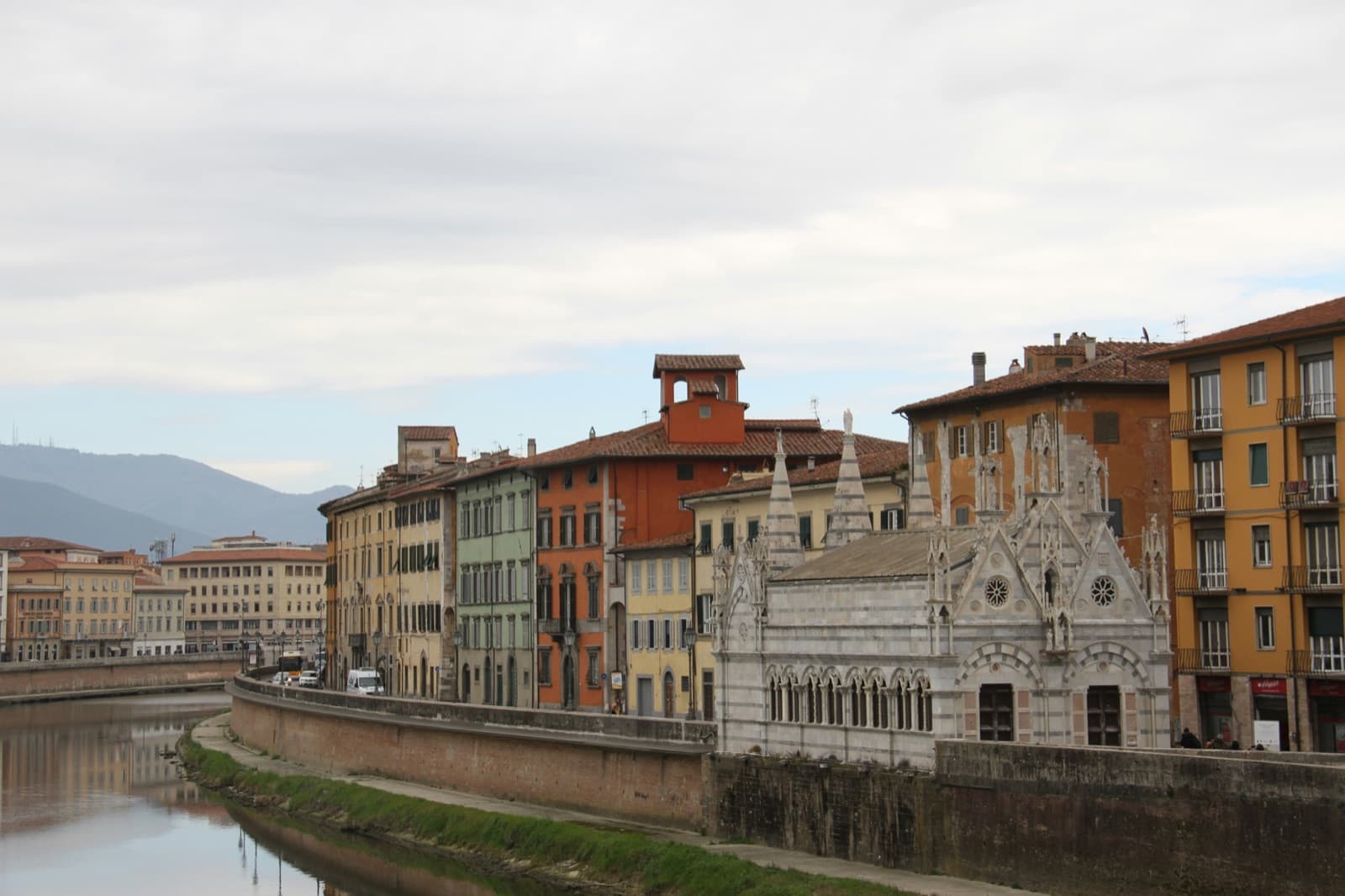 Iglesia de Santa Maria della Spina junto al Arno