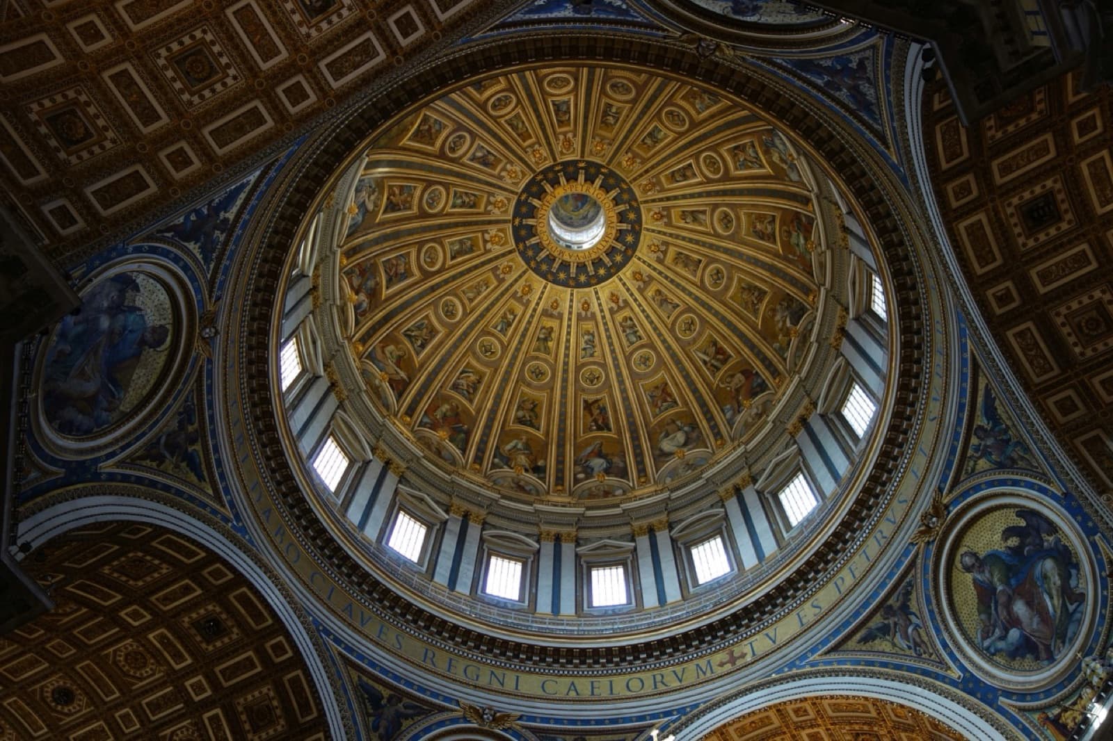 Cúpula de Miguel Ángel sobre la basílica