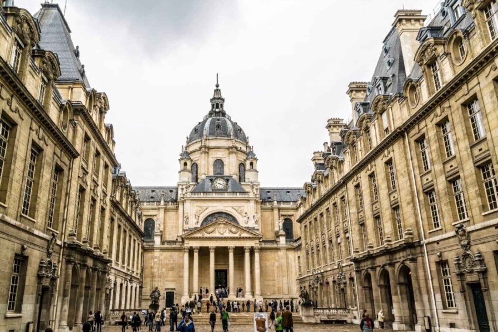 La Sorbona, universidad histórica de París